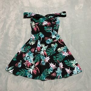 GUESS off shoulder dress